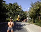 Nackte Haut auf Inlinern