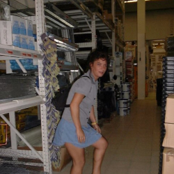 Upskirt im Baumarkt