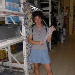 Upskirt im Baumarkt