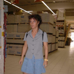 Upskirt im Baumarkt