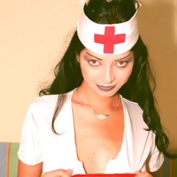 Marianna als geile Krankenschwester verkleidet