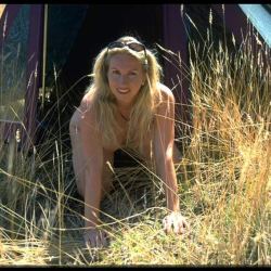 Dicke Frau am Strand