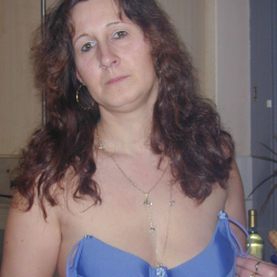 Dicke Frau strippt in der K�che