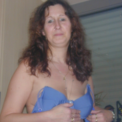 Dicke Frau strippt in der K�che