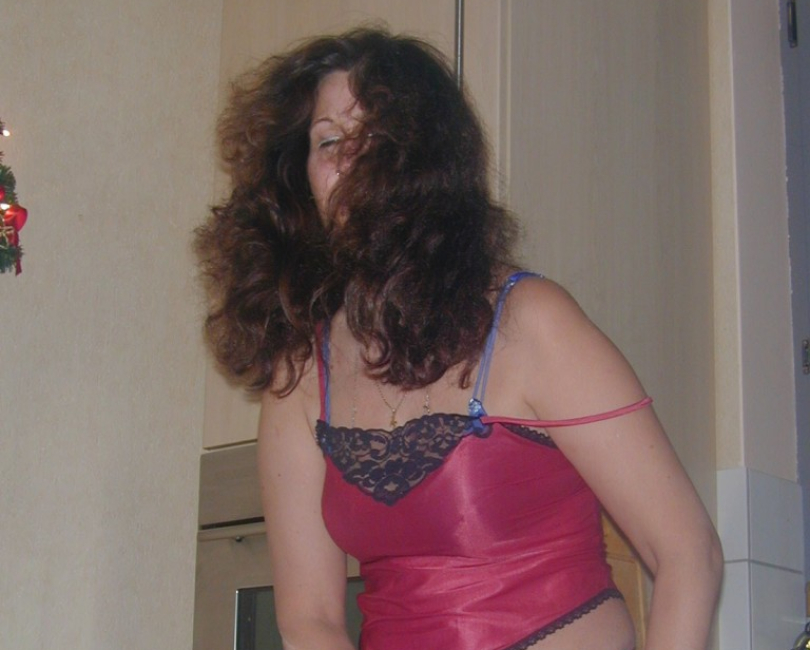 Dicke Frau strippt in der K�che