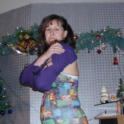 Reife Frau strippt privat