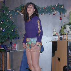 Reife Frau strippt privat