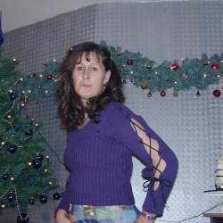 Reife Frau strippt privat