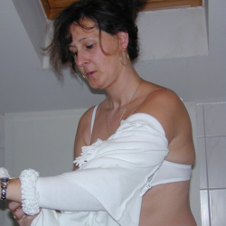 Nackte Tatsachen aus privatem Badezimmer