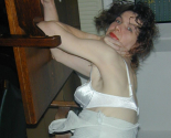 Reife Hausfrau privat und fast nackt