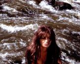 Latina masturbiert auf Felsen am See! Geile Amateurbilder!