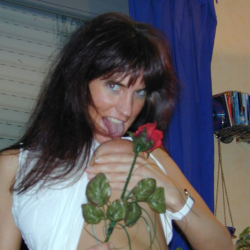 Private Erotikbilder einer geilen Hausfrau!