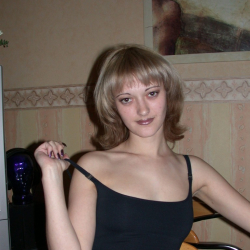 Geile Frau - Karina hat sehr pralle Silikontitten