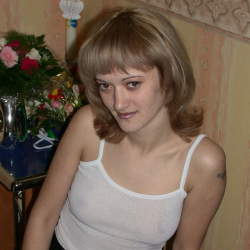 Geile Amateurin zeigt ihre Traumtitten