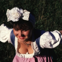 Amateurbilder - pralle Titten unter freiem Himmel