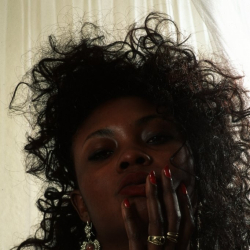 Scharfe Erotikbilder mit einer Afro-Frau