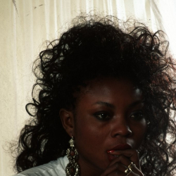 Scharfe Erotikbilder mit einer Afro-Frau