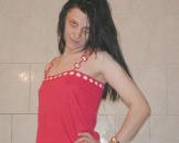 Sie hat kleine Titten die ein Tattoo zieren. Die br�nette Sch�nheit zeigt sich in diesen Bildern sehr sexy. Sie mastubiert hemmungslos mit einer Kerze. W�hrend sie vor der Kamera posiert �berkommt sie ...