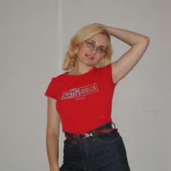 Geile Studentin mastubiert hemmungslos! Hei�e Sexbilder