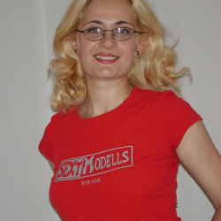 Geile Studentin mastubiert hemmungslos! Hei�e Sexbilder