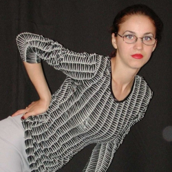 Geile Sexbilder! Gutaussehende Rothaarige hat gro�e Titten und eine rasierte Muschi