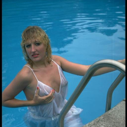 Karen - Reifes Luder in sexy Posen