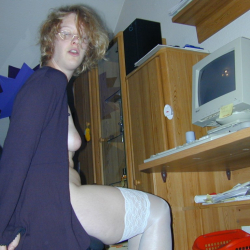 Sabine ist eine Nymphomanin - Selbstbefriedigung mit einer Kerze