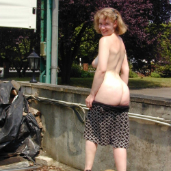 Blondes Luder verf�hrt dich auf offener Stra�e - Hemmungslose Erotikbilder!