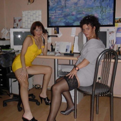 Zwei geile Amateurluder zeigen ihren K�rper!