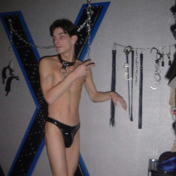 Private Domina verw�hnt ihren Sklaven.