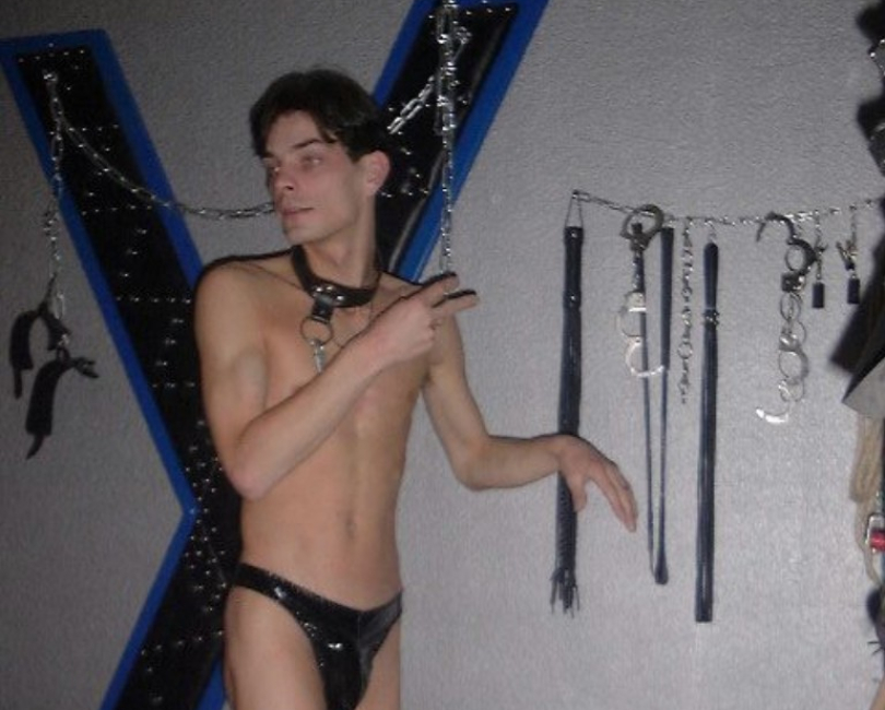 Private Domina verw�hnt ihren Sklaven.