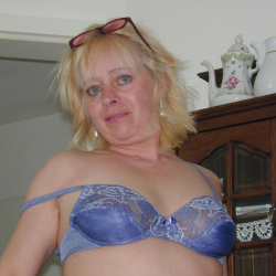 Ganz private Aufnahmen! Walli zeigt ihre enormen Titten