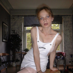 Sehr private Bilder! Erfahrene Andrea zeigt sich in erotischer Reizw�sche