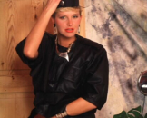 Geile Fotos von einem s��en blonden Amateurmodel. Ihr Luxusk�rper sieht einfach nur geil aus, in der erotischen Reizw�sche. Verf�hrerisch und erotisch l�chelt sie in die Kamera. 