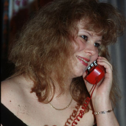 Geile mollige Blondine!
