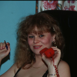 Geile mollige Blondine!