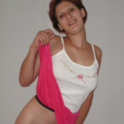 Hei�e Amateurin mit Spitzen Titten !!