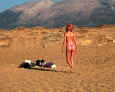 . Hier zeigt sie geile Bilder und ganz viel nackte Haut am Strand. Sie hat lange blonde Haare und eine Wahnsinnsfigur. Absolut erotisch was dieses Girl alles zu bieten hat. 