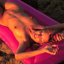 Nackte Haut am Strand!