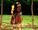 In dieser Serie zeigt dir eine s��e Frau, wie supersexy und erotisch sie unter freiem Himmel sein kann. Egal ob im Park oder am See, sie posiert �berall vor der Kamera und das kann sie richtig gut. 