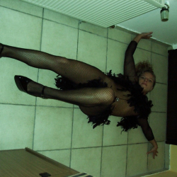 Geiles Amteurluder im Catsuit!