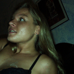 Geiles Nylonluder! Muschipiercing!