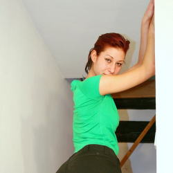 Lucie zeigt�s Dir im Treppenhaus