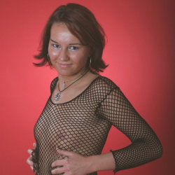 Amateurgirl Pia in sexy Posen