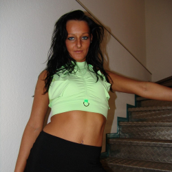 Kim-Carmen in hei�en Posen! Kleine Titten!