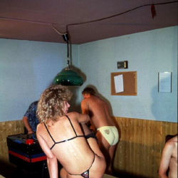 Hei�e Gang-Bang-Party mit wilden Amateurinnen
