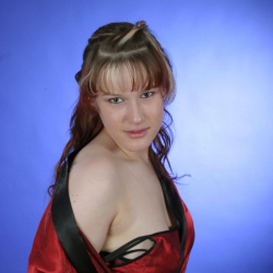 Amateurin Claudi zeigt sich in sexy Posen