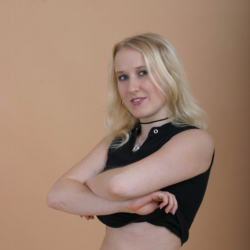 s�sse Amateurin Claudia zeigt sich in voller Pracht
