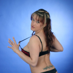 Amateurin Claudia zeigt Ihre extrem gro�en Titten