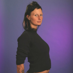 Klaudia zeigt ihre festen Br�ste!